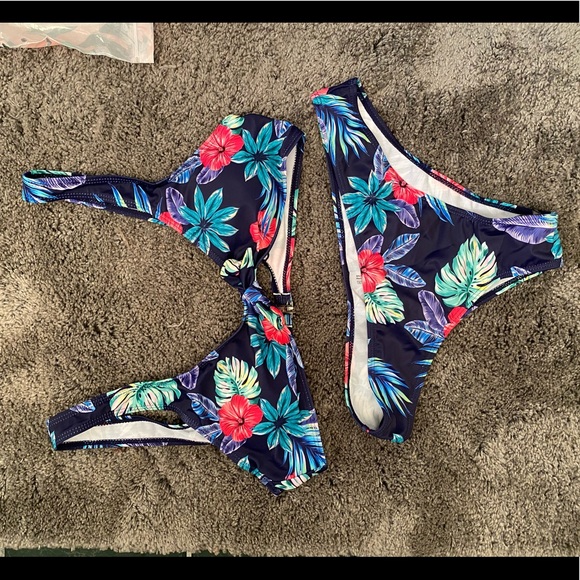 SHEIN Floral & Tropical Knot Front Bikini Swimsuit - Picture 3 of 4